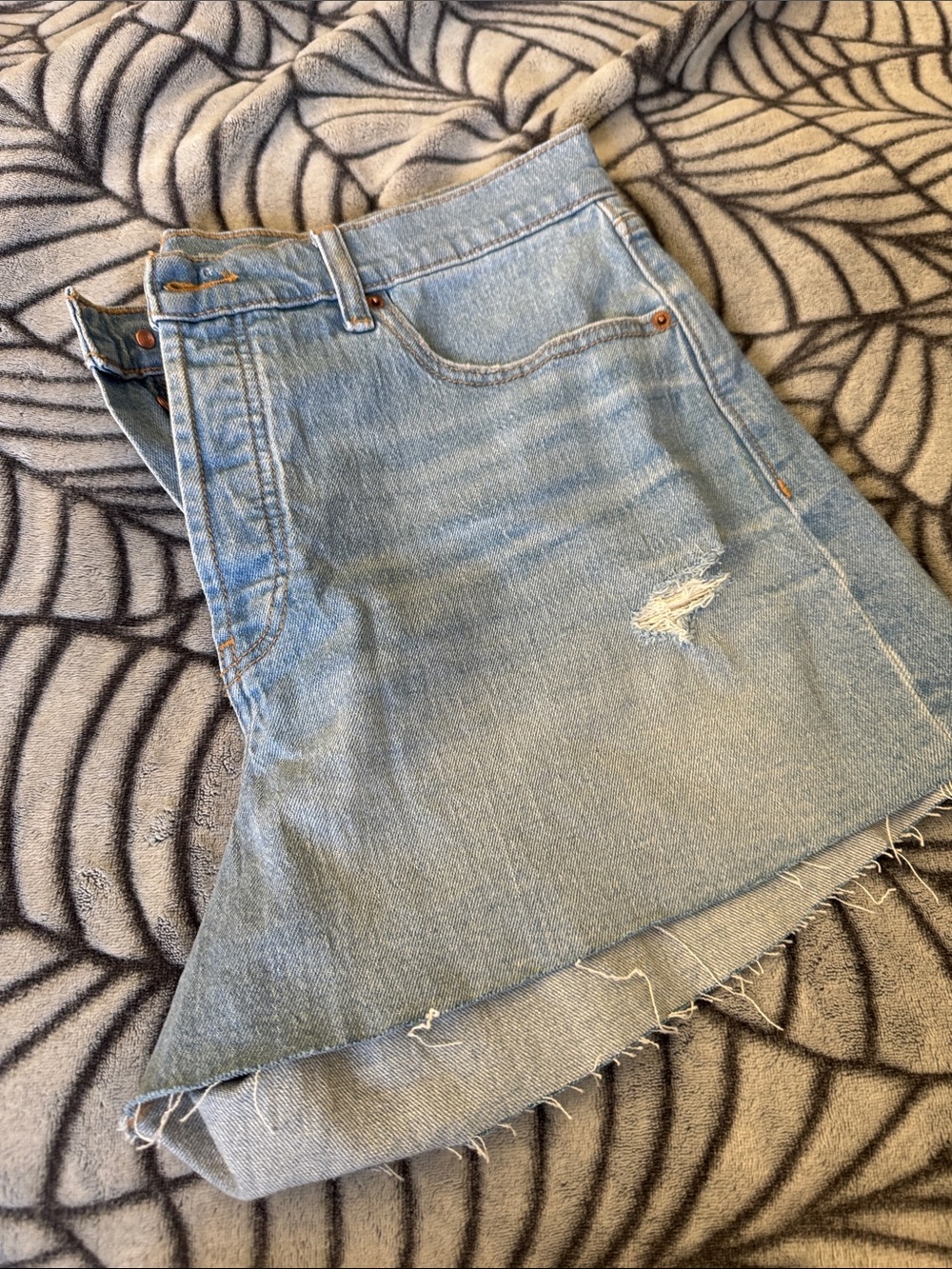 Old Navy NWOT Higher High Rise Sky-Hi A-Line Size 14 Raw Hem Denim Shorts